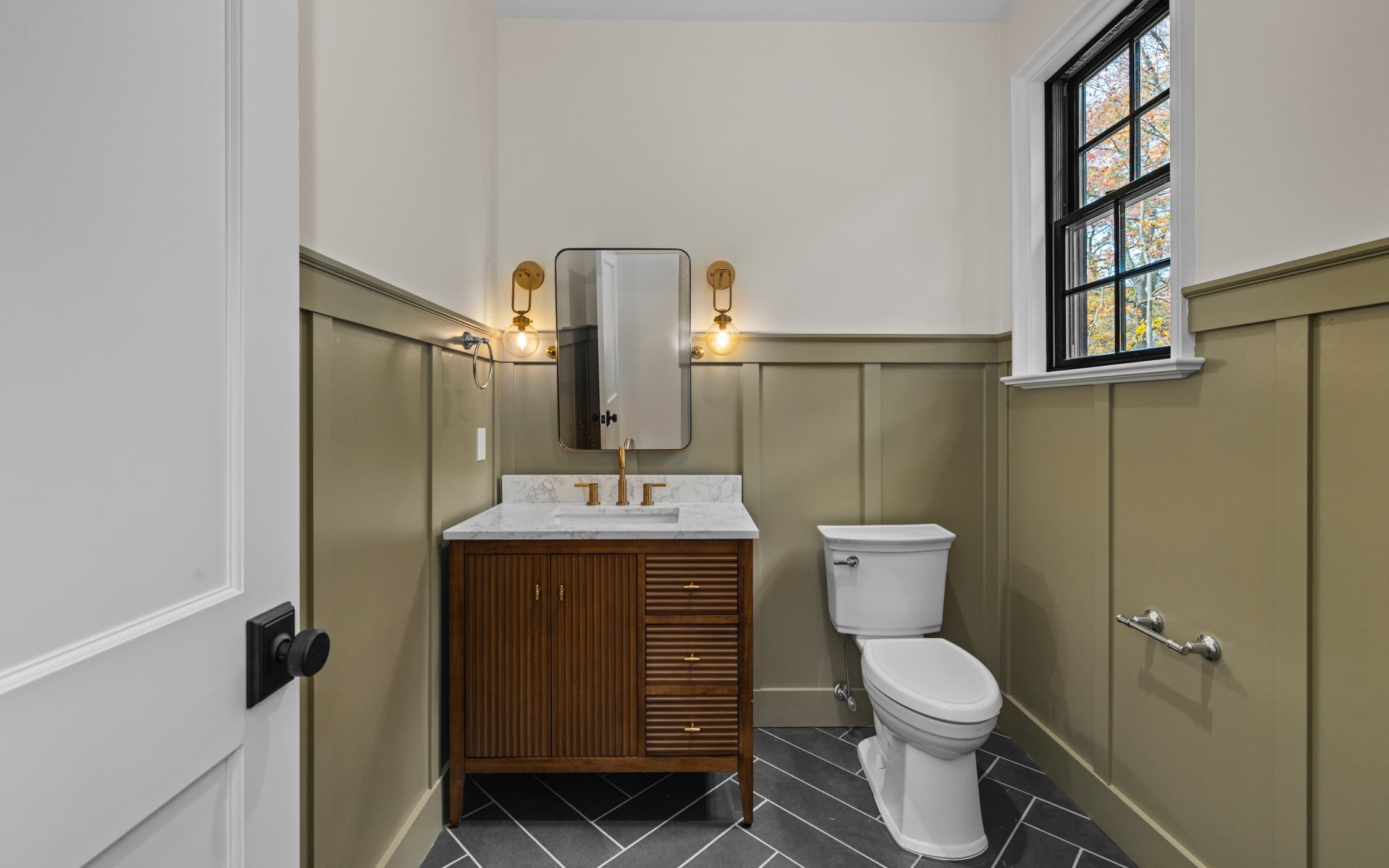 Custom Built-Ins & Trim Work - Photo 8