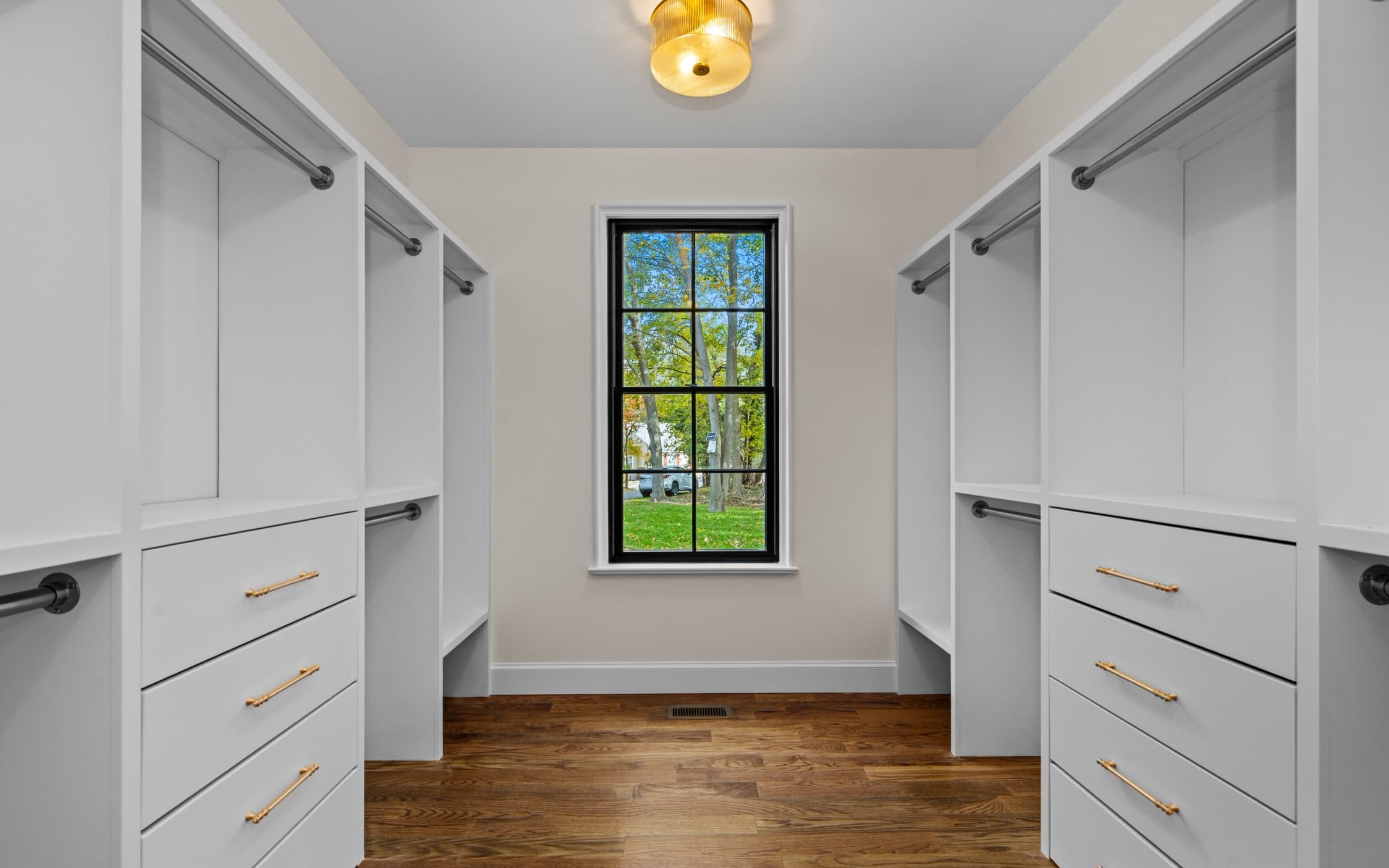 Custom Built-Ins & Trim Work - Photo 4